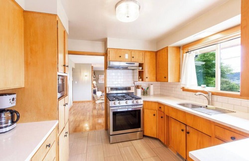 Poulsbo House | Serene Poulsbo 6br, Sleeps 12, Liberty Bay And Mountain Views