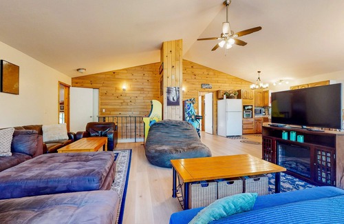 Shingletown House | Serene retreat w/2 kitchens, 2 living rooms, huge deck+ hot tub-creekfront view
