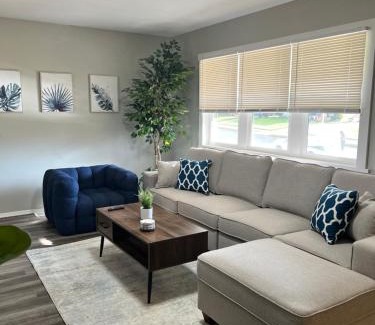 Dayton House | Serene Suburban Retreat - Close to UD, WSU & WPAFB