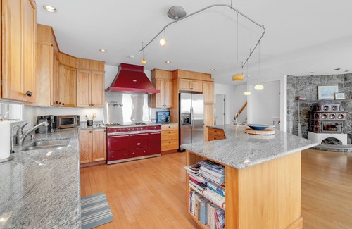 Georgetown House | Serene Tide: Private Retreat with Beach Nearby