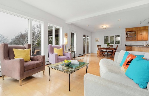 Georgetown House | Serene Tide: Private Retreat with Beach Nearby