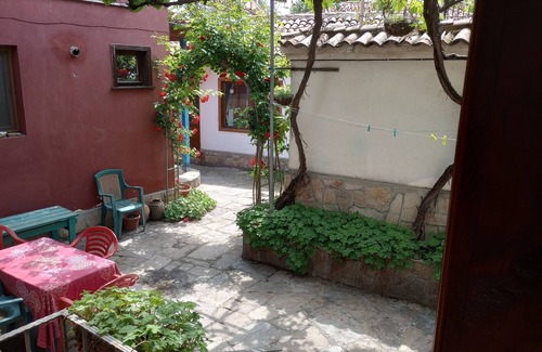 Plovdiv Center House | Serenity and cozines in the heart of the Old Town of Plovdiv historical reserve
