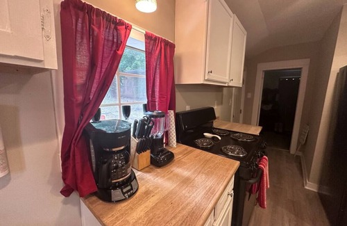 Knoxville Cottage | Serenity Cottage: Near Downtown Knoxville & UT