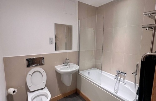 Basildon Apartment | Serenity-ese (Room 1)