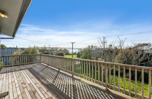 Ngongotaha House | Serenity Lakehouse - Rotorua Holiday Home