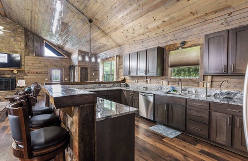 New Plymouth House | Serenity Ridge 6 Br Sleeps 16 Pool Hot Tub