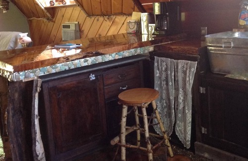 Merritt Cabin | SERENITYS NEST , WATERFRONT, GLOW IN DARK FLOORS, HOT SOAKING TUB