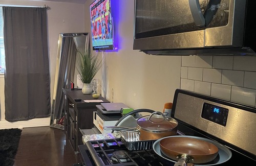 West Side Apartment | Serviced one bedroom apartment with fireplace