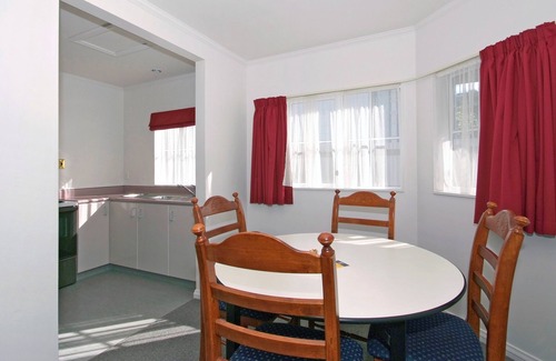 Petone Hotel | Settlers Motor Lodge