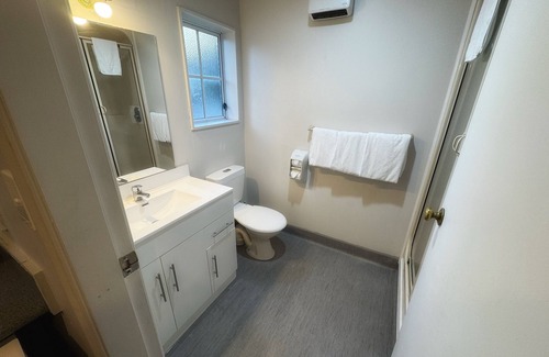 Petone Hotel | Settlers Motor Lodge