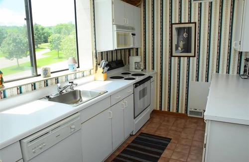 Seven Springs Condo | Seven Springs 2 BR Deluxe Condo, Mountain Views! by RedAwning - Save 10% on 3 Nights, 15% on 5 Nights!