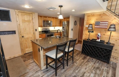 Seven Springs Condo | Seven Springs 2 BR Premium Condo, Walk to Slopes by RedAwning - Save 10% on 3 Nights, 15% on 5 Nights!
