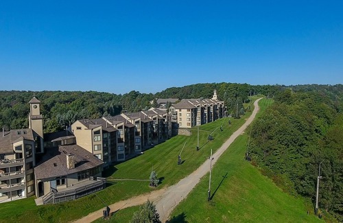 Seven Springs Condo | Seven Springs 3 BR Condo, walk to slopes! by RedAwning - Save 10% on 3 Nights, 15% on 5 Nights!
