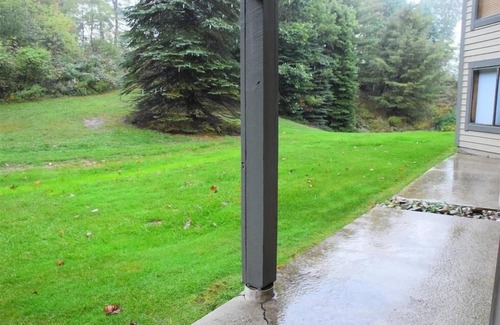 Seven Springs Condo | Seven Springs 3 BR Condo, walk to slopes! by RedAwning - Save 10% on 3 Nights, 15% on 5 Nights!