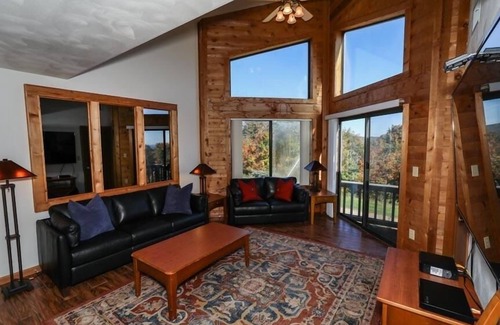 Seven Springs Condo | Seven Springs 3 BR + Loft Condo, Walk to Slopes! by RedAwning - Save 10% on 3 Nights, 15% on 5 Nights!
