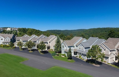 Seven Springs Condo | Seven Springs 4 BR Premium Condo, Deck with Views by RedAwning - Save 10% on 3 Nights, 15% on 5 Nights!