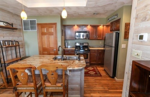 Seven Springs Condo | Seven Springs Sunridge 3 Bedrooms Premium Condo, Private Hot Tub! by RedAwning - Save 10% on 3 Nights, 15% on 5 Nights!