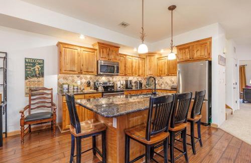 Seven Springs Apartment | Seven Springs Woodridge 4 Bedroom Premium Condo, Deck with Mountain Views condo