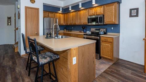 Seven Springs Apartment | Seven Springs Woodridge 4 Bedroom Premium Condo, Deck with Mountain Views condo