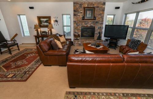 Seven Springs Apartment | Seven Springs Woodridge 4 Bedroom Premium Condo, Mountain Views and Sleeps 10! condo