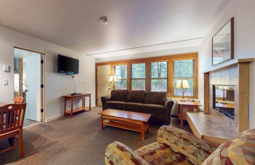 Bend Hotel | Seventh Mountain Resort Unit 1913
