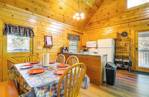 Sevierville Cabin | Sevierville Cabin w/Hot Tub & Deck!