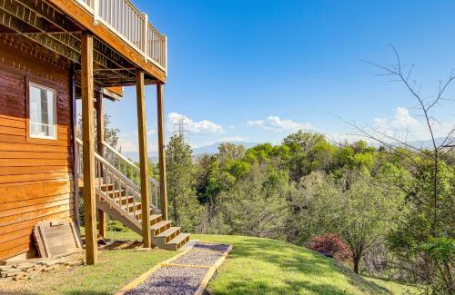 Sevierville House | Sevierville Home with Mountain and Countryside Views