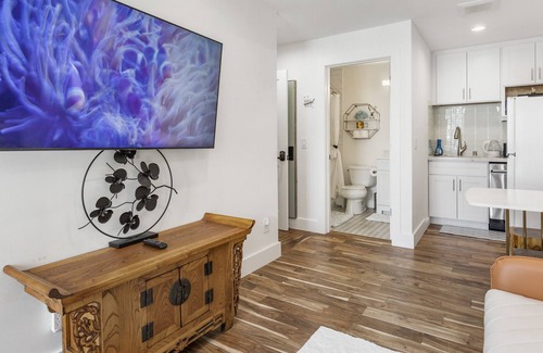Inner Richmond House | SF Nest Studio by UCSF/GGP/Japantown Walking to everything