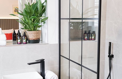 Menai Bridge House | Sgwar-Boutique Rooms
