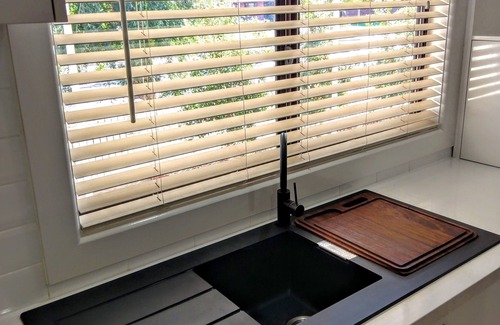 Wagga Wagga Cottage | "Shady Corner Cottage" with Free Unlimited Wi-Fi