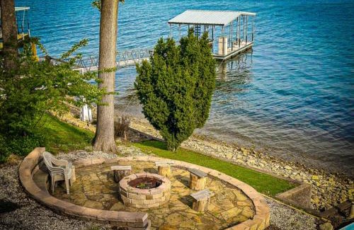 Lake Ozark House | Shady Gator Cove-3bed2bathhottubfirepitdock