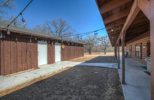 Fredericksburg House | Shady Lane Lodge: Hot-Tub and Game Room Wheelchair Access