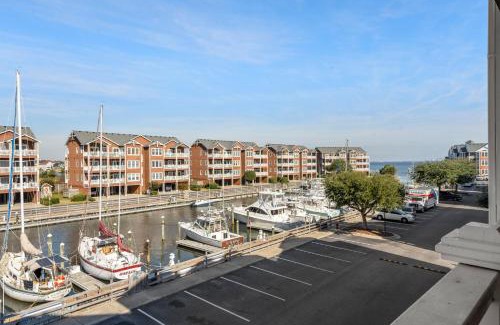 Manteo Apartment | Shallowbag Bay 704
