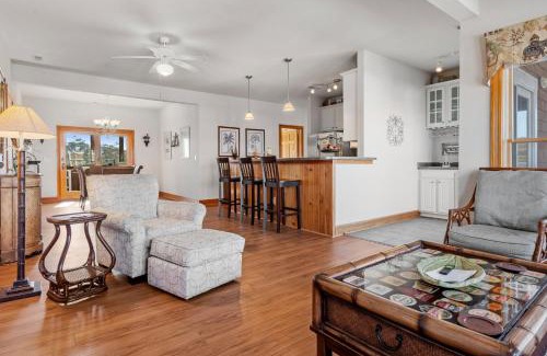 Manteo Apartment | Shallowbag Bay 704