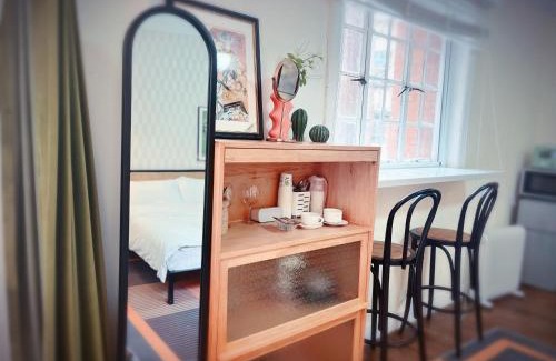 Huaihai Road Commercial Area House | Shanghai Downtown Flower B&B