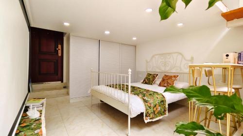 Huaihai Road Commercial Area Apartment | Shanghai Hills & Aromahome Modern Cottage Home Retreat with 2Bedrooms close to Tianzifang