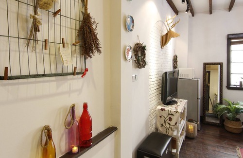 Huaihai Road Commercial Area Apartment | Shanghai Wonderoom Lane house Yongjia Rd