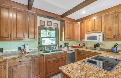Mena House | "Shangri-La" ! A Serene Retreat - Direct access to Trails just 7 miles drive !