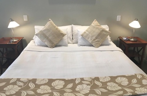 Wynnum West Hotel | Shangri-La Gardens