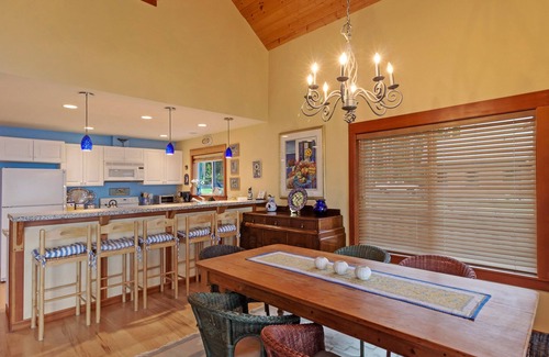 Friday Harbor House | Shared beach on San Juan Island! Stunning Sunsets! (OBB)