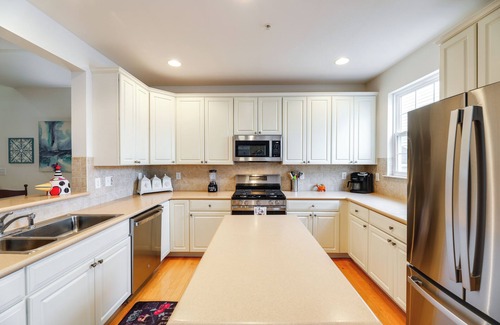 Ocean View Apartment | Shared Pool & Bay Access: Ocean View Retreat