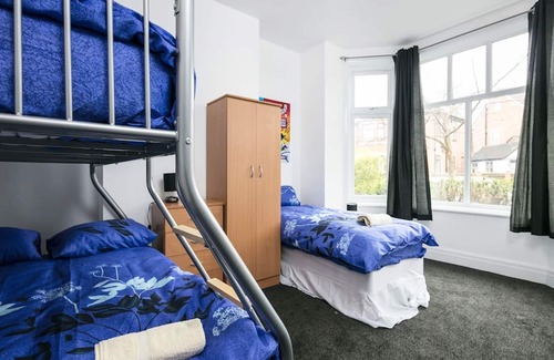 Chorlton-cum-Hardy House | Shared Short Term Let South Manchester