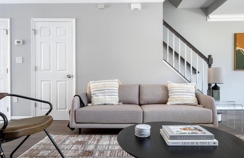 Le Droit Park Apartment | Shaw 2br w backyard wd nr nightlife WDC-689