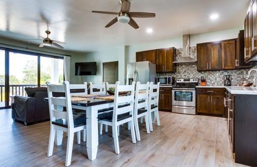 Sittee River Village House | Shedrock Shangrila, Beachfront Hibiscus Suite