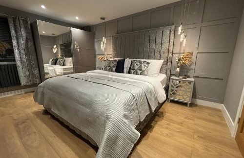 Ridgeway Apartment | Sheffield-Apartment-Sleeps4-Parking-HotTub
