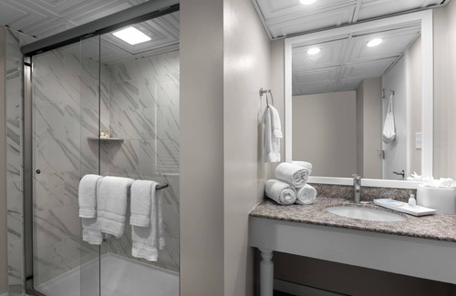 Mount Pleasant Hotel | Shem Creek Inn
