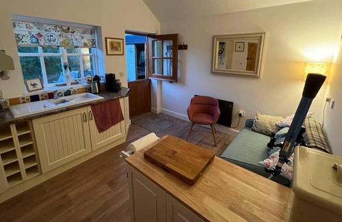Peterstow Cabin | Shepherd's Hut in a Herefordshire Cider Orchard