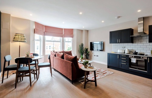 Askew Apartment | Shepherds Bush | 2 Bed Apartment