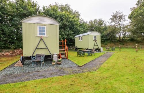 Milford Haven House | Shepherds Hut - The Hurdle