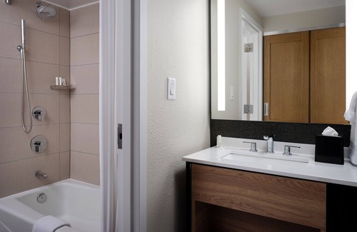 Grand Rapids Hotel | Sheraton Grand Rapids Airport Hotel